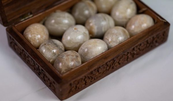 12 Onyx Eggs on a Luxurious Wooden case - Image 3